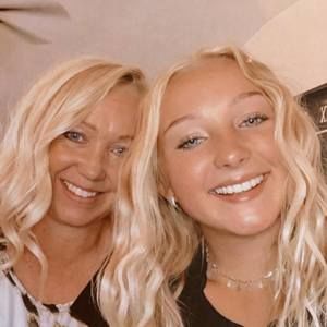 Meet your Posher, Laura h